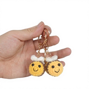 Porte-clés créatif fait main au crochet, abeille mignonne style Art Déco, accessoires de dessin animé pour anniversaire - Product Image 3
