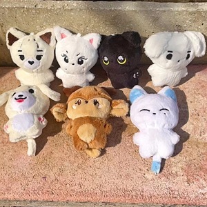 E Group Fuwa Nishimura <span class=keywords><strong>Riki</strong></span> Liang Zhenyuan Park Seong-hoon Kim Seonwoo Muñeco de Peluche Pequeño de 10cm para Mochila con Relleno de Algodón PP - Product Image 1
