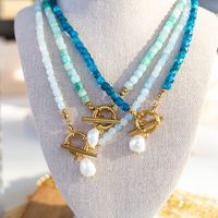 Collier ras du cou en pierres naturelles à facettes cubiques délicates, perles baroques d'eau douce en forme de goutte, fermoir à bascule, bijoux de production rapide