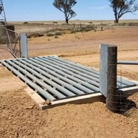 Ferme arrêt vaches garde grille Durable en acier soudé galvanisé finition pas cher prix bétail grille pour équipement agricole bétail cour