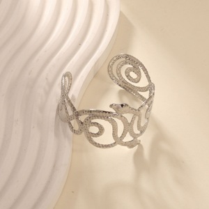 Bracelet ajustable en alliage doré, style serpent ouvert géométrique, pour femme, accessoire de fête, bijoux transfrontaliers euro-américains - Product Image 3