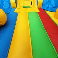 Structure gonflable à thème de dessin animé avec toboggan, équipement de terrain de jeu gonflable pour enfants, fêtes et événements commerciaux