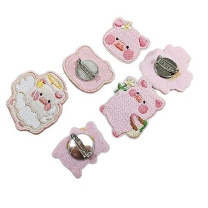 Broche brodée en forme de cochon de dessin animé Jiefa, pendentif pour vêtements, patch en polyester de forme irrégulière - Product Image 1