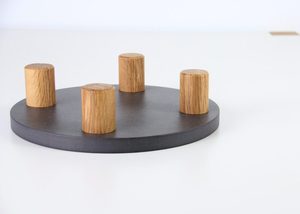 Plateau de service rond en bois de chêne surélevé avec pieds cylindriques, hôtel, restaurant, logo personnalisé OEM, Vietnam - Product Image 3