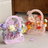 Boîte d'arrangement floral artisanal en forme d'arche avec papillons pour la Fête des Mères, fleurs fraîches - Cadeau et artisanat