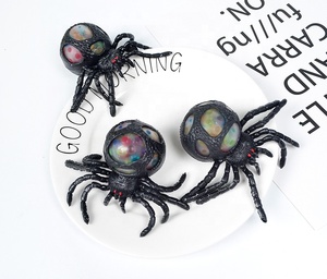 Pelota Antiestrés de TPR con Forma de Araña y Cuentas de Agua - Juguete Sensorial Blandito para Aliviar la Ansiedad, Temática de Halloween para Niños y Adultos - Product Image 4