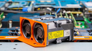 Serveur en rack AMD EPYC 9005 1U PowerEdge R6715, 160 cœurs, mémoire DDR5 5200MT/s, stockage U.2 NVMe SAS SATA, réseau d'entreprise - Product Image 4