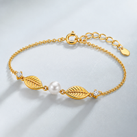 Bracelet pour femme en argent sterling 925 plaqué or, design feuille de zircon et perle, pierres latérales transparentes - Accessoire de mode, cadeau en gros