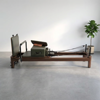 Lit de Pilates Reformer en alliage d'aluminium style classique grain de bois, capacité 300 kg, barre de repose-pieds à 5 niveaux, pour studio