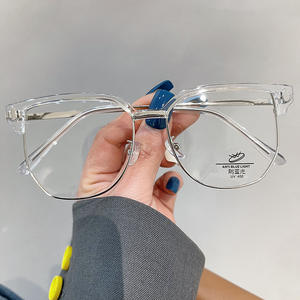 Gafas Ópticas Unisex Qianai con Montura Rectangular Irregular M4-7537 de Acetato Dorado con Protección Anti Luz Azul - Product Image 2