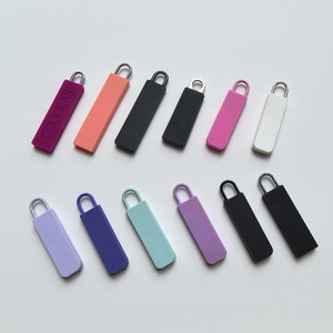 Custom Logo cerniera di alta qualità Puller Oem per borse all'ingrosso fantasia cerniere testa Slider stringhe Zip cordoncino gomma - Product Image 1