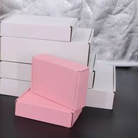 Boîte d'expédition en carton ondulé personnalisée avec logo en relief, motif fleur rose, matériaux recyclés, pelliculage UV mat, pour cosmétiques