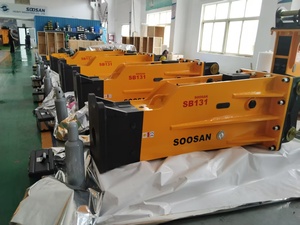 Marteau hydraulique SOOSAN SB131 de type boîte avec ciseaux, tuyau et kit de charge de gaz azote pour excavatrices - Product Image 5