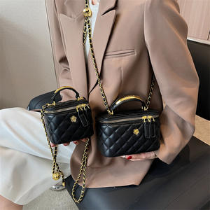 Borse a <span class=keywords><strong>Tracolla</strong></span> di Lusso con <span class=keywords><strong>Catena</strong></span> Gioiello per Donna <span class=keywords><strong>Borsa</strong></span> a Spalla di Marchi di Moda Manico in Metallo Doppia Cerniera <span class=keywords><strong>Borsa</strong></span> Box a Quadri per Cosmetici - Product Image 4
