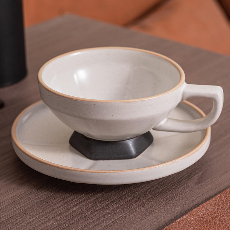 แก้วและจานรองสีแอปริคอท-เทา