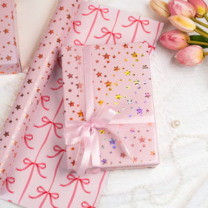 กระดาษห่อของขวัญลายดาวทอง กระดาษห่อของขวัญริบบิ้นสีชมพู กระดาษห่อของขวัญวันวาเลนไทน์ ปรับแต่งได้ - Product Image 1