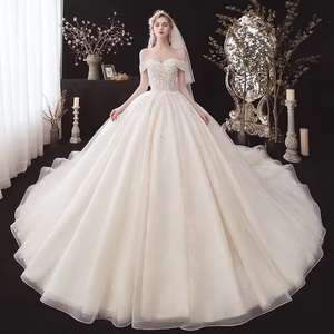 Nouvelle <span class=keywords><strong>Robe</strong></span> <span class=keywords><strong>de</strong></span> Mariée Sexy en Dentelle NDB11007 – Luxe et Grande Traîne, Épaules Dénudées - Product Image 1