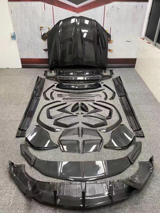 ชุดแต่ง Lamborghini Urus รุ่น URUS อัพเกรดสไตล์สุดหรู คาร์บอนไฟเบอร์  ลิ้นหน้า สเกิร์ตข้าง ดิฟฟิวเซอร์ สปอยเลอร์  ซุ้มล้อ ฝากระโปรง - Product Image 2