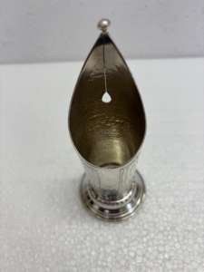 Embossed Metal Nib-Shaped Casting Pen Stand <b>Vintage</b> Fountain Pen Inspired <b>Desk</b> Organizer for Office & Study - Product Image 3