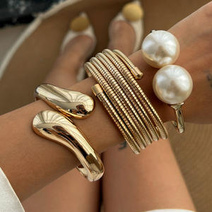 Bracelet Tendance Géométrique Punk Perle Croix Métal Bracelet Bracelet pour Femmes Tendance Géométrique Alliage Bijoux - Product Image 4