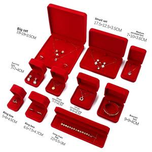 Özel Logo kırmızı dolgulu deri karton Flip basit siyah kadife toka kapatma kare pembe takı kutuları - Product Image 3