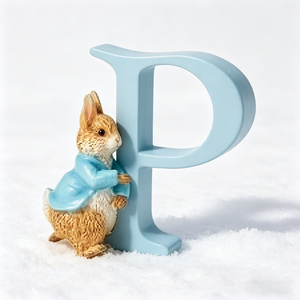 Figurine en résine Peter Rabbit lettre P, décor alphabet peint à la main pour chambre d'enfant et cadeaux personnalisés - Product Image 1