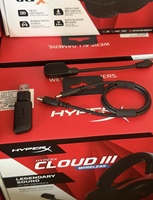 Auriculares Inalámbricos para Juegos HyperX Cloud III, 2.4GHz, Baja Latencia (<30ms), Audio Espacial DTS, Controles Táctiles, Pantalla Digital