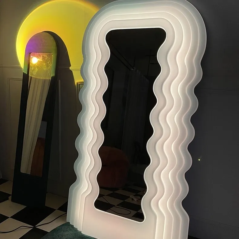 Specchio ondulato da pavimento a Led di grandi dimensioni italia specchio per il trucco alla moda specchio per il trucco idee carine specchi con cornice Ultrafragola luminosa