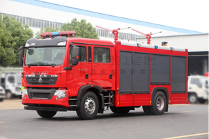 Le nouveau camion de pompiers 4x4 à poudre sèche de taille moyenne, d'une capacité de charge de 4 tonnes, est utilisé pour les opérations de lutte contre les incendies. - Product Image 2