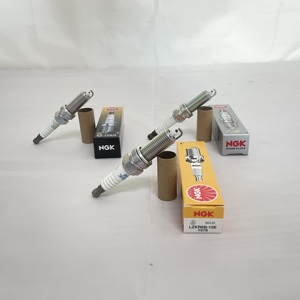 Bougies d'allumage NGK haute performance, directement de l'usine, compatibles avec Honda et Toyota, pièces d'allumage automobile, vente en gros - Product Image 1