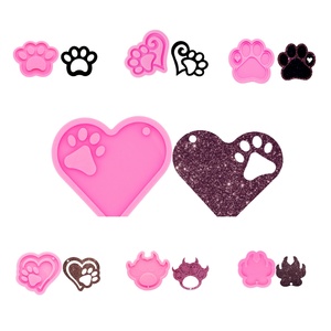 1pc Empreinte <span class=keywords><strong>de</strong></span> patte avec coeur trou <span class=keywords><strong>de</strong></span> serrure Moule en silicone pour bricolage Résine époxy coulée Artisanat Bijoux Porte-clés, Bonbons Chocolat Gâteau Moule - Product Image 1
