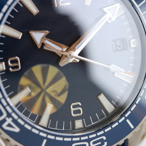 Un Reloj de Calidad No Solo Requiere un Diseño Perfecto, Sino También Materiales de Alta Calidad. Reloj Mecánico para Hombre - Product Image 1