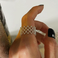 Mode Messing Ring Nische Ausgehöhltes Design Diamant förmiges Gitter Gewebte offene Ring Spitze Breite Gold Kugel gelenk Ring Schmuck Geschenke