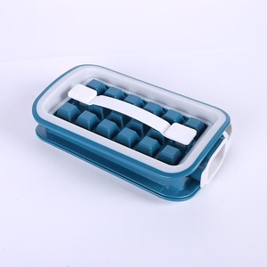 Bandeja de Hielo de Silicona Innovadora de 18 Cubos SIN CONTACTO con Tapa, Herramienta Sostenible para Hacer Helados en el Congelador - Product Image 3