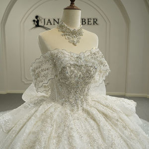 Vestido de Novia Largo Hasta el Suelo con Escote Corazón, Adornado con Flores, Lentejuelas y Encaje, Modelo GT26025, Estilo Moderno - Product Image 5