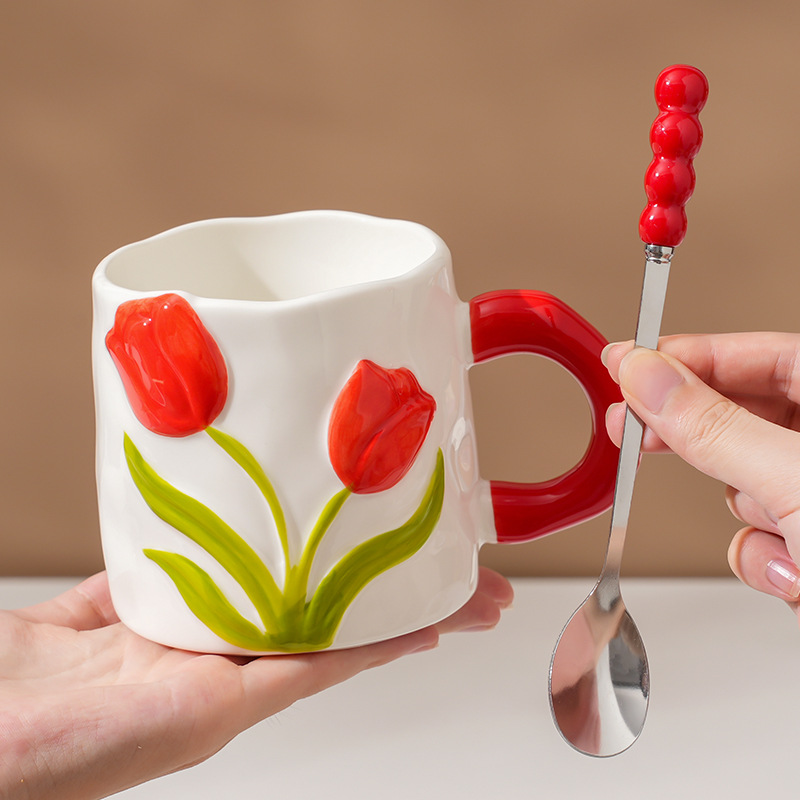 Cuchara roja grande de tulipán de una sola taza