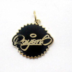 Ciondolo in Metallo Smaltato Personalizzato, Charm con Logo e Nome Inciso, Portachiavi Placcato Oro con Bordo Dentellato - Product Image 2