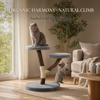 Arbre à chat en bois en gros avec tronc enroulé de corde, deux plateformes rondes en peluche et jouet à suspendre pour chats de taille moyenne OEM