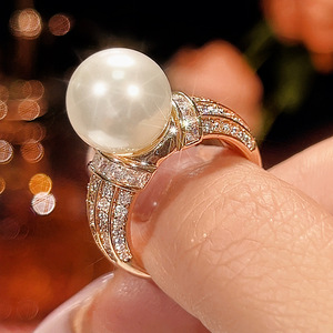 Vente en gros d'usine Toderi ZS1367, bagues en perles de coquillages de 12 mm de style nautique, de haute qualité, écologiques, en cuivre plaqué or 18 carats - Product Image 3