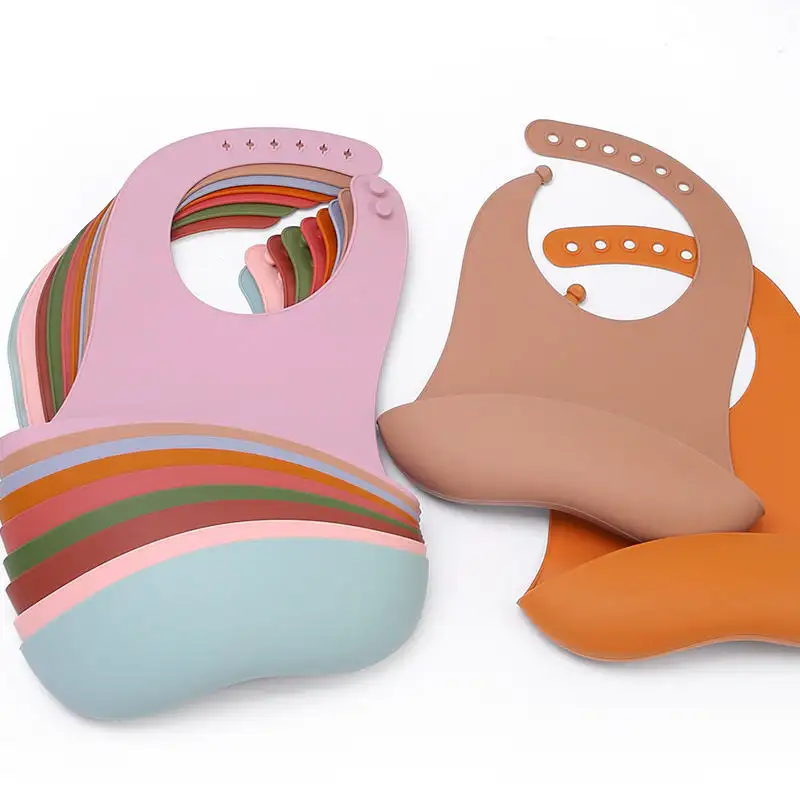 Vente en gros de fournitures d'alimentation pour bébé, ensemble de bavoir étanche pour l'entraînement, bandana en coton, bavoirs pour bébé, produits en silicone pour bébé