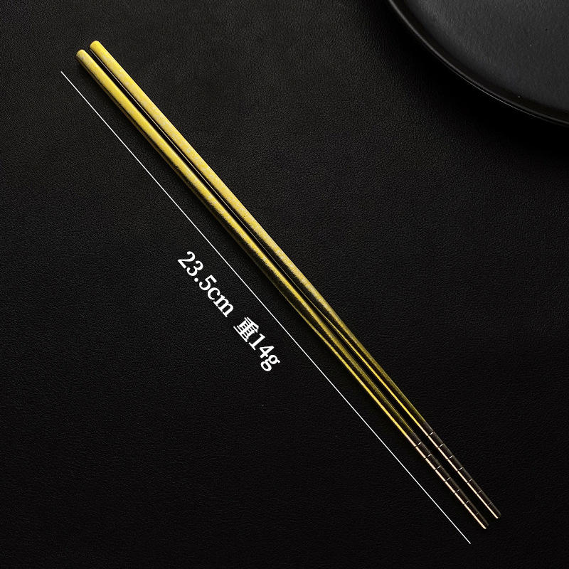 La moitié du cristal de glace violet