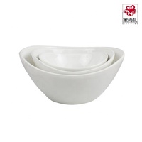 Plats de service en céramique de luxe à la vente chaude, plats carrés modernes en céramique blanche émaillée pour restaurant, fête, boulangerie, emballage alimentaire