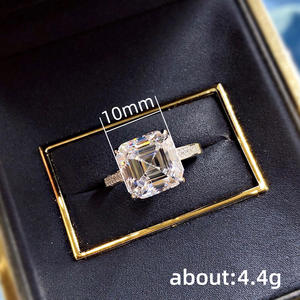 Anello di Fidanzamento F1427 per Donna in Oro Bianco con Diamante Taglio Asscher e Diamanti Laterali Naturali Colore D - Product Image 5