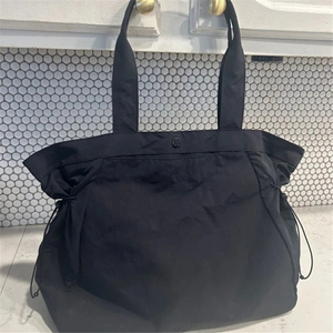 <span class=keywords><strong>Sac</strong></span> fourre-tout tendance en nylon <span class=keywords><strong>pour</strong></span> femme, léger, élégant, idéal <span class=keywords><strong>pour</strong></span> le yoga, nouveaux sacs à <span class=keywords><strong>main</strong></span> en gros - Product Image 4