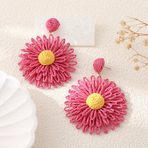 Boucles d'oreilles artisanales en herbe Lafy tressée pour un style tendance voyage et vacances, accessoires en gros N5482 - Product Image 1