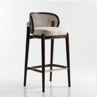 Fabricant de tabourets de bar de luxe meubles chaises hautes en bois massif sacs souples et rotin tissé avec dossier