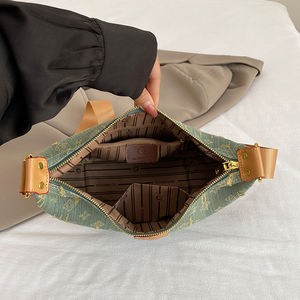 เทรนด์ใหม่ปี 2025: กระเป๋าสะพายไหล่สไตล์ลำลองสำหรับผู้หญิง กระเป๋าถือวัสดุ PU สไตล์เรโทร 6005 - Product Image 2