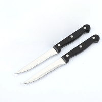 Couteau à steak dentelé Offre Spéciale avec manche en PP noir Couteau de table en acier inoxydable Couteau à steak durable en métal