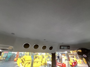 Chargeuse-pelleteuse JCB 3CX 4x4 neuve, cabine climatisée confortable, machine polyvalente pour les travaux municipaux et les projets de construction. - Product Image 5