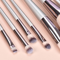 Großhandel Professionelles Synthetik-Haar Make-up Pinsel Set mit Kunststoffgriff Günstiger Klassischer Stil für Concealer-Anwendung